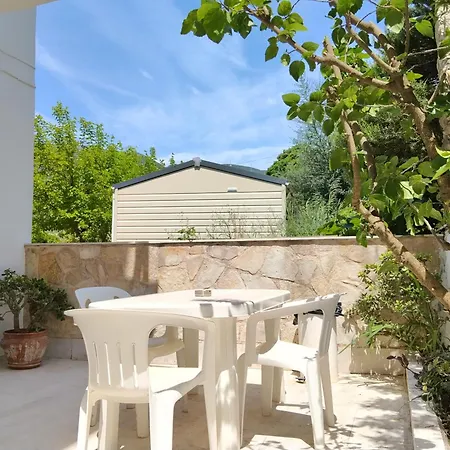 Kostas Apartmán